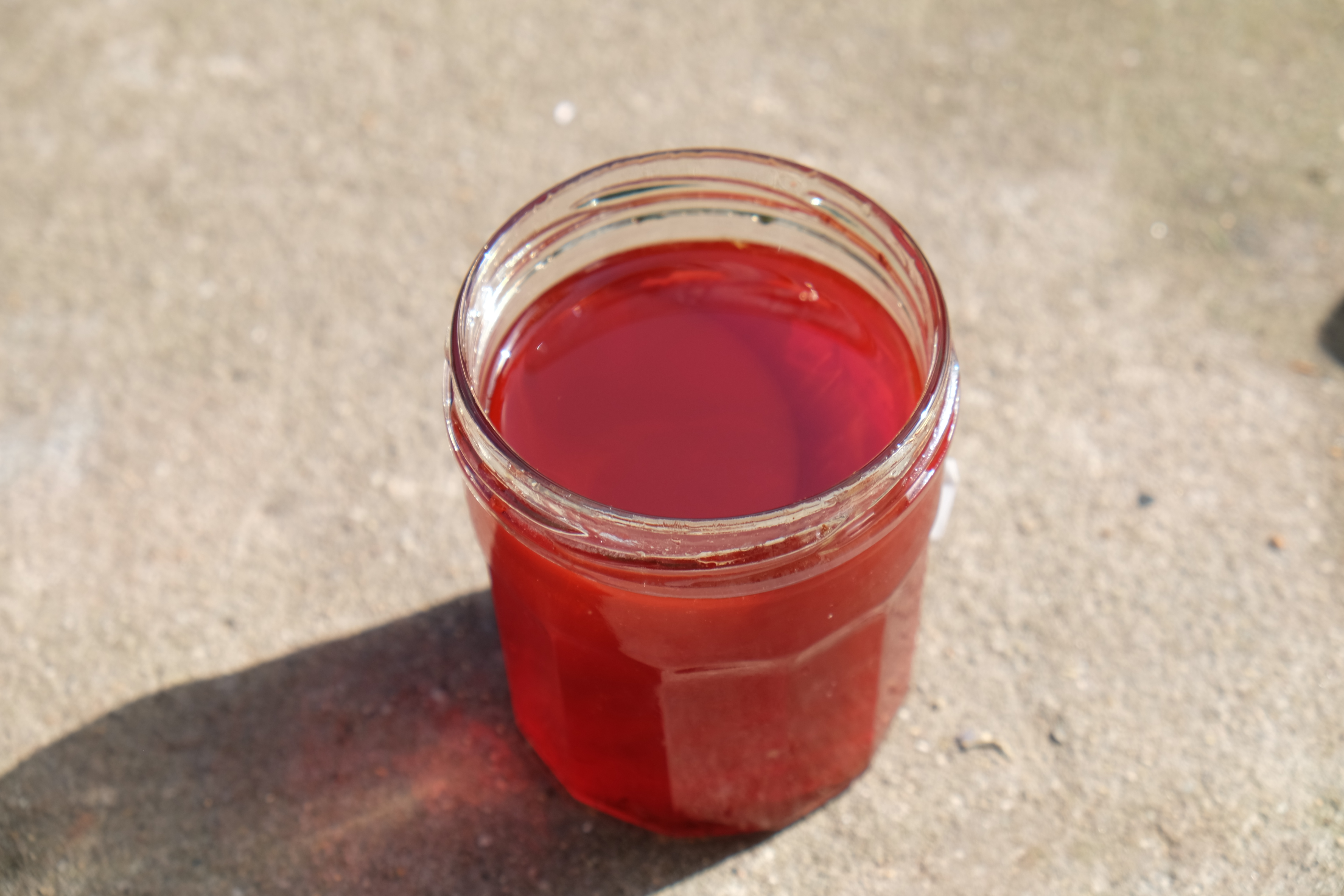 Du rouge au soleil: huile de millepertuis